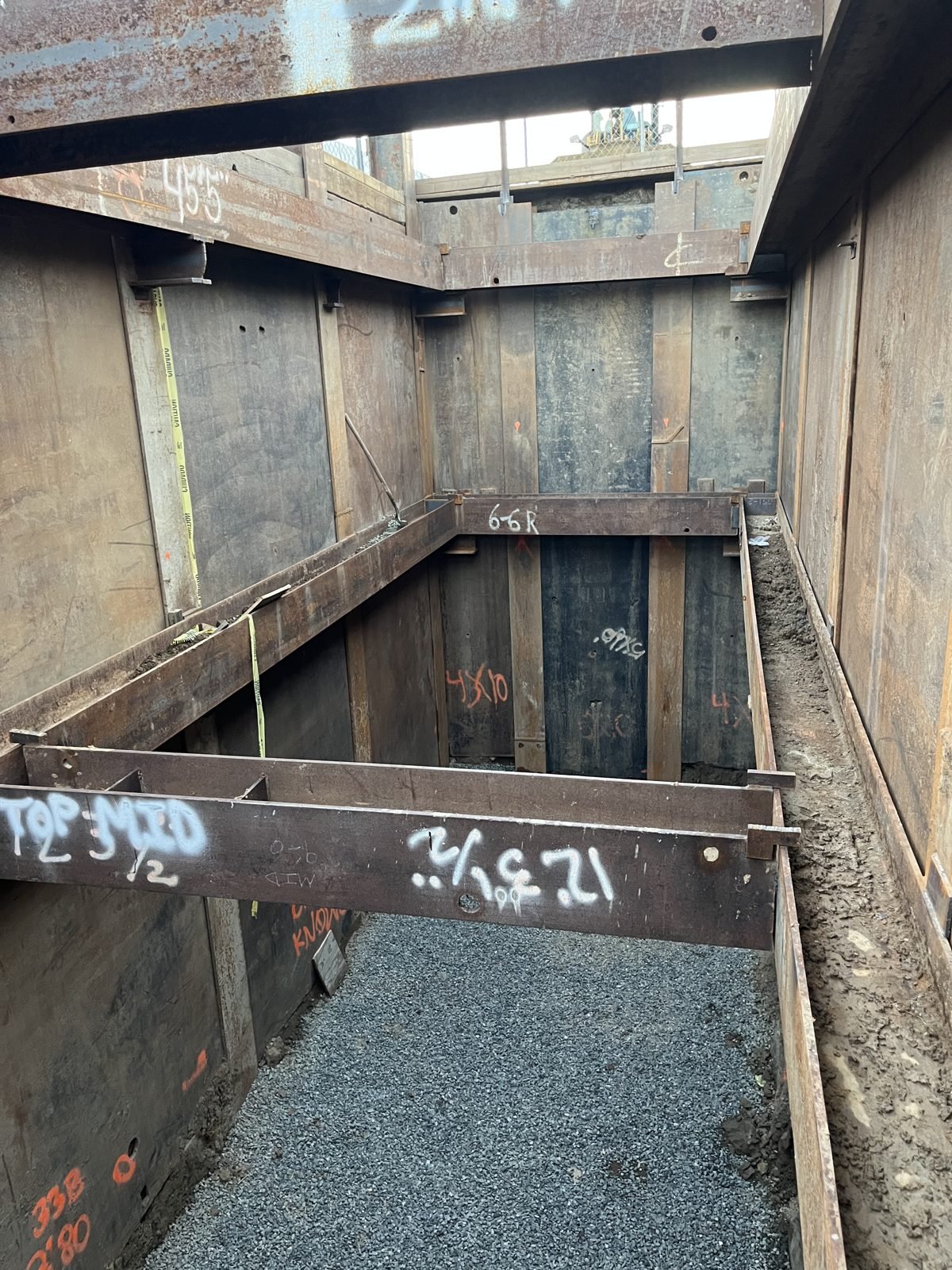 Braced steel jacking pit with walers at the SR-57/SR-60 interchange